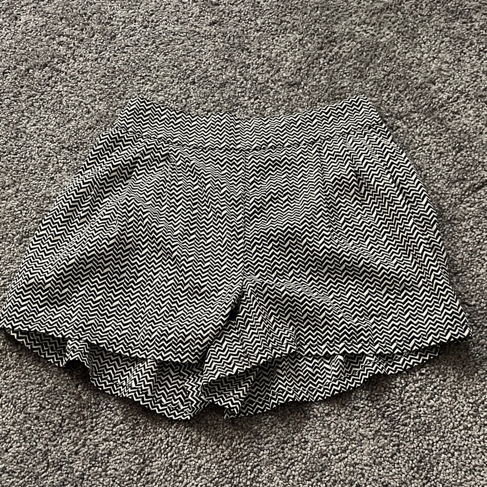 Black and White Zigzag Women's Shorts